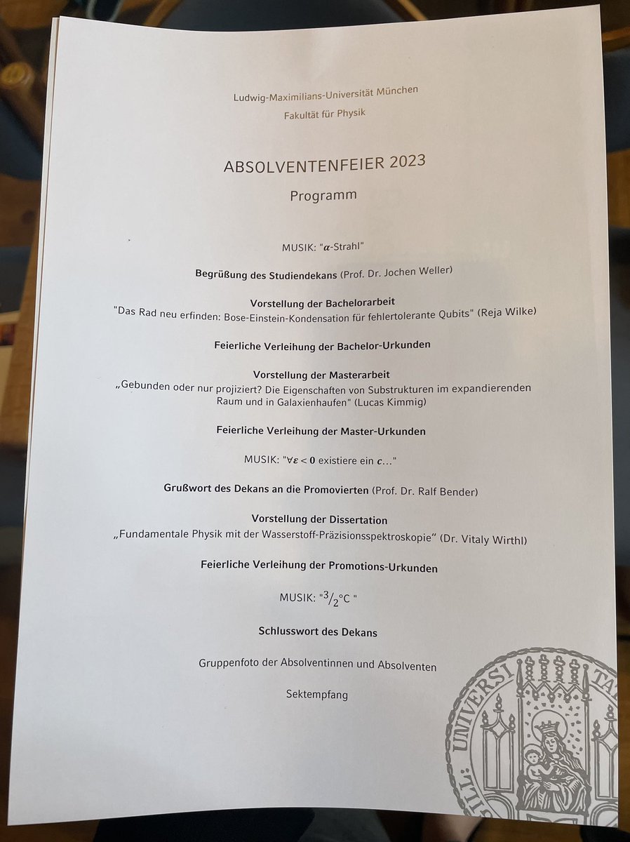 RejaWilke's tweet photo. Today, at the graduation ceremony of the faculty of physics @LMU_Muenchen, I gave a talk about my Bachelor thesis which was awarded with a research prize by @LMU_Muenchen and @unigesellschaft last year. 🎡

Thank you for the invite and this special opportunity☺️👩🏻‍🎓 https://t.co/0Nv0Pb1lD7