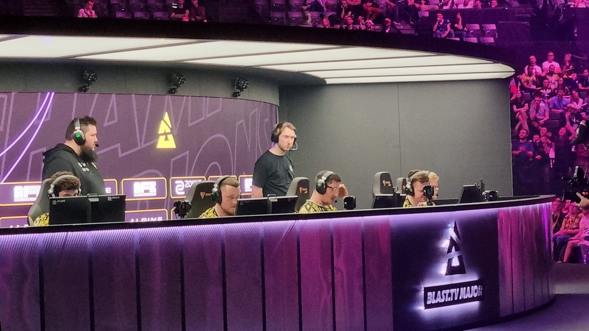 SmaasHiRL's tweet photo. @zywoo @TeamVitality Petite photo souvenir ! 😊 Gros gg à vous pour la victoire, vous m'avez fait vibrer 🤩 et merci pour le concours 🤗 https://t.co/ATVQxvBY8E