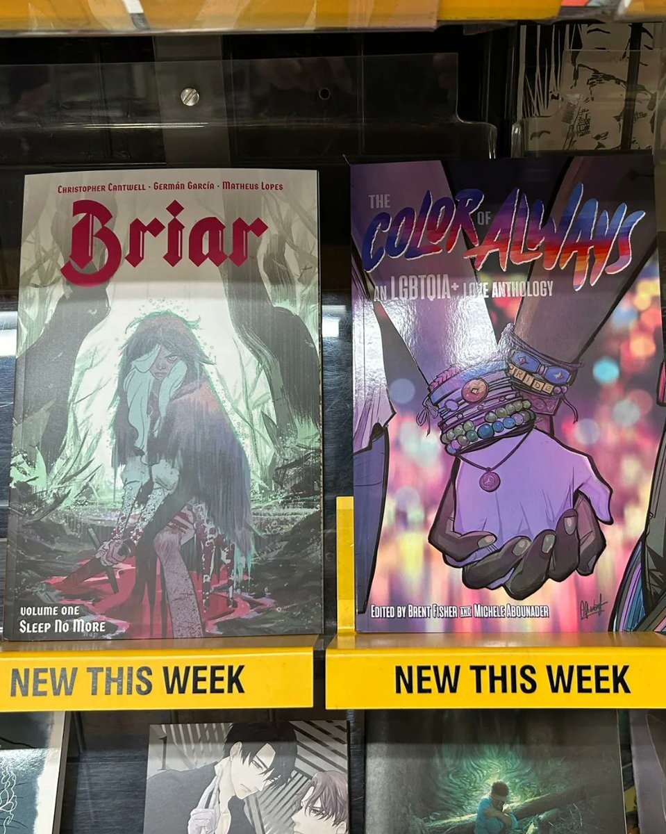 THE COLOR OF ALWAYS out in the wild! Here it is at @MegabrainComics, @FPNYC, @ComicsKrazzy, and @heroescomicbook! 

Does your #LocalComicShop have #TheColorOfAlways too? Let us know and we'll shout it out 😘🌈✨