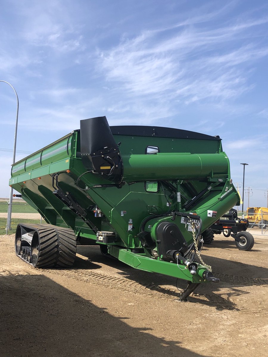 **Huge Savings**
Brand New 2022 Loaded Unverferth 2020 Cart. 
Equalizer tracks w/ auto grease opt. 
2000bu, 24” auger, 1000pto, Digistar scale pkg, 5func pistol joystick, hyd Jack, tarp

Located in Weyburn Sask. 
DM or call/text for pricing
306 861-6838