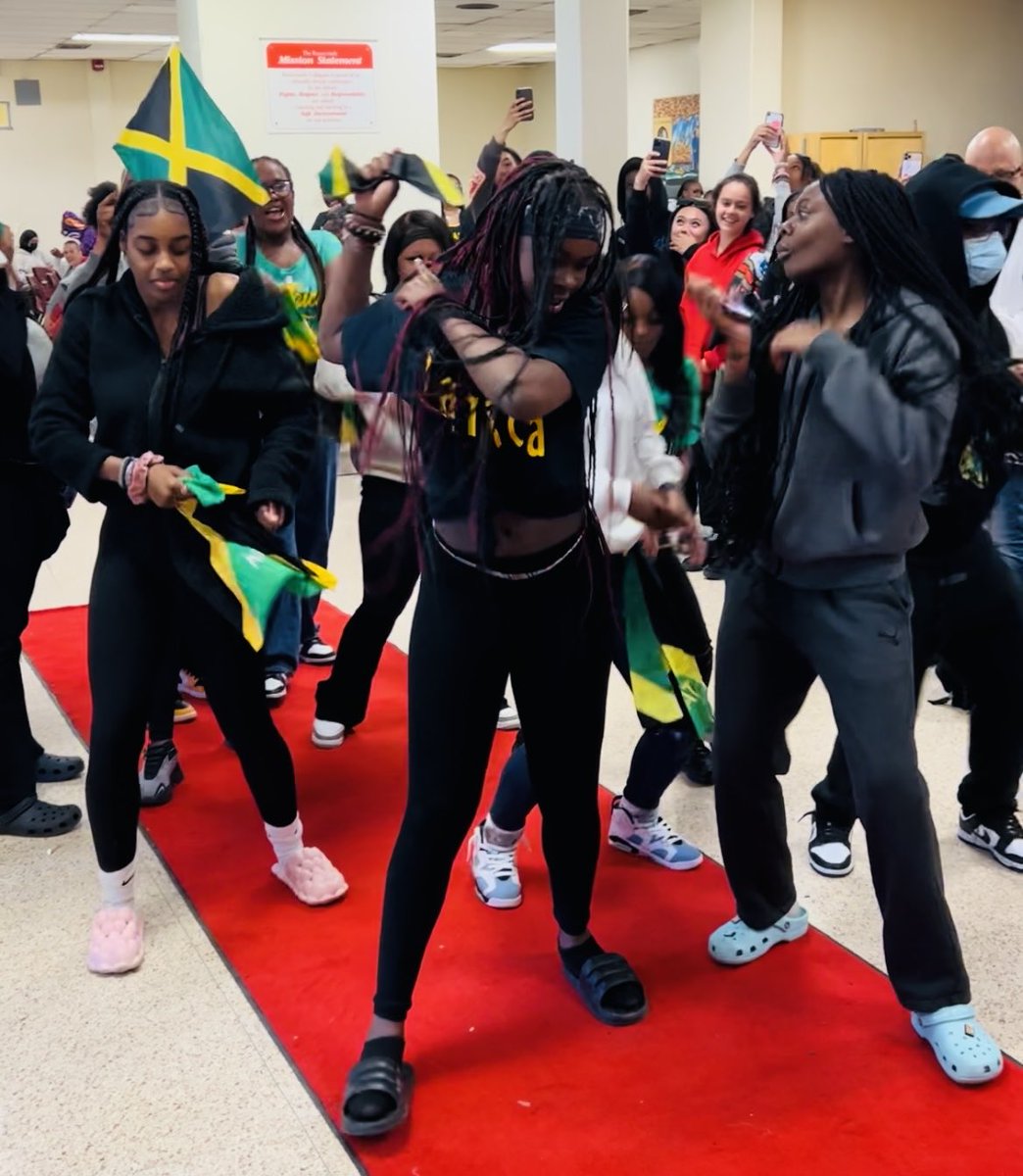 “In diversity there is beauty and there is strength” - Maya Angelou. Happy Culture Day ⁦<a href="/RunnymedeCI/">Runnymede C.I.</a>⁩ ! 🌎❤️ What an amazing party!🎉 ⁦<a href="/RCI_BSA/">Runnymede CI BSA</a>⁩ ⁦<a href="/r_taylorfine/">Rosalie Fine</a>⁩ ⁦<a href="/ErinAltosaar/">Erin Altosaar</a>⁩