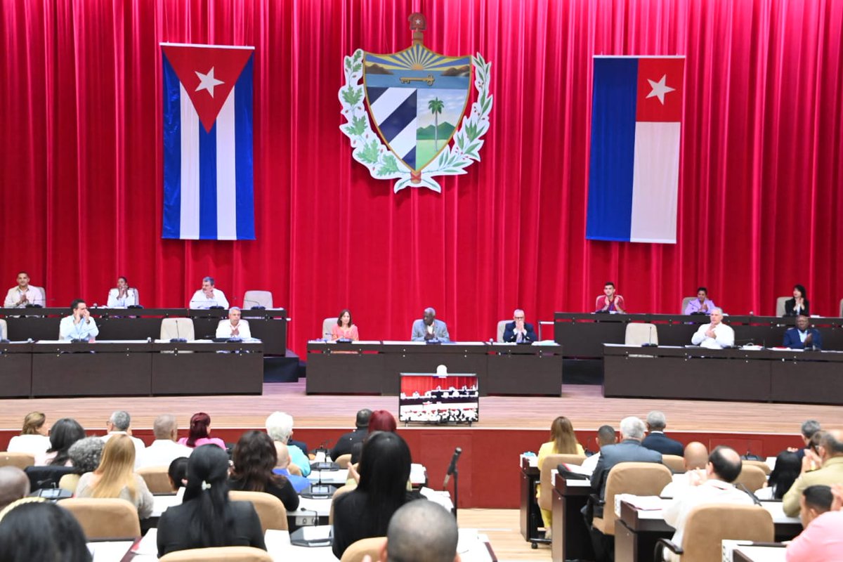 Con la presencia del líder d la Revolución Cubana , General d Ejército Raúl Castro Ruz continúa la  X Legislatura d la  <a href="/AsambleaCuba/">Asamblea Nacional Cuba</a> realiza hoy su Segunda Sesión Extraordinaria. <a href="/PartidoPCC/">Partido Comunista de Cuba</a> <a href="/GladysArtemisa/">Gladys Martínez Verdecia</a> <a href="/RicardoArtemisa/">Ricardo Concepción Rodríguez</a>