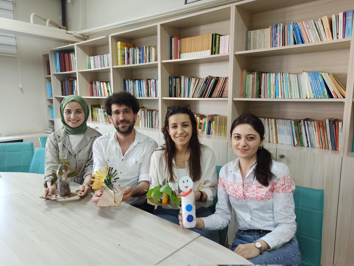 isttba's tweet photo. Tasarım Beceri Atölyeleri Akademisi "Sınıf Öğretmenlerine Yönelik Kazanım Temelli STEM Eğitimi Programı"nda ilkokul Mevsimler konusunu bilimsel süreç becerileriyle ele alarak  doğal materyallerle tasarımlar yaptık.

@memleventyazici @istanbulilmem @AhmetBrlkkara1 @Ist_Akademiler https://t.co/JteCLIvnzp