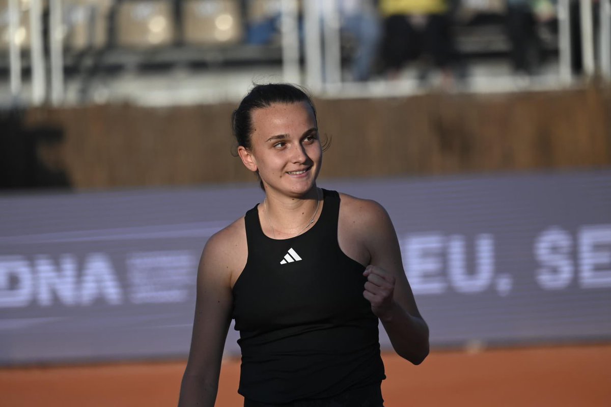 Félicitations à la dernière demi-finaliste sélectionnée <a href="/clara_burel/">Clara Burel</a> 🇫🇷 qui a géré un match à risques d’une main de maître🔥😎

🎾 6-2, 3-6, 6-4
🕙 2:02

👉🏻 Elle rencontrera demain <a href="/ElinaSvitolina/">Elina Monfils</a> pour jouer une place en finale 🏆

📸 : Christoph de Barry / <a href="/CestquiMaurice/">C'est qui Maurice❓</a>