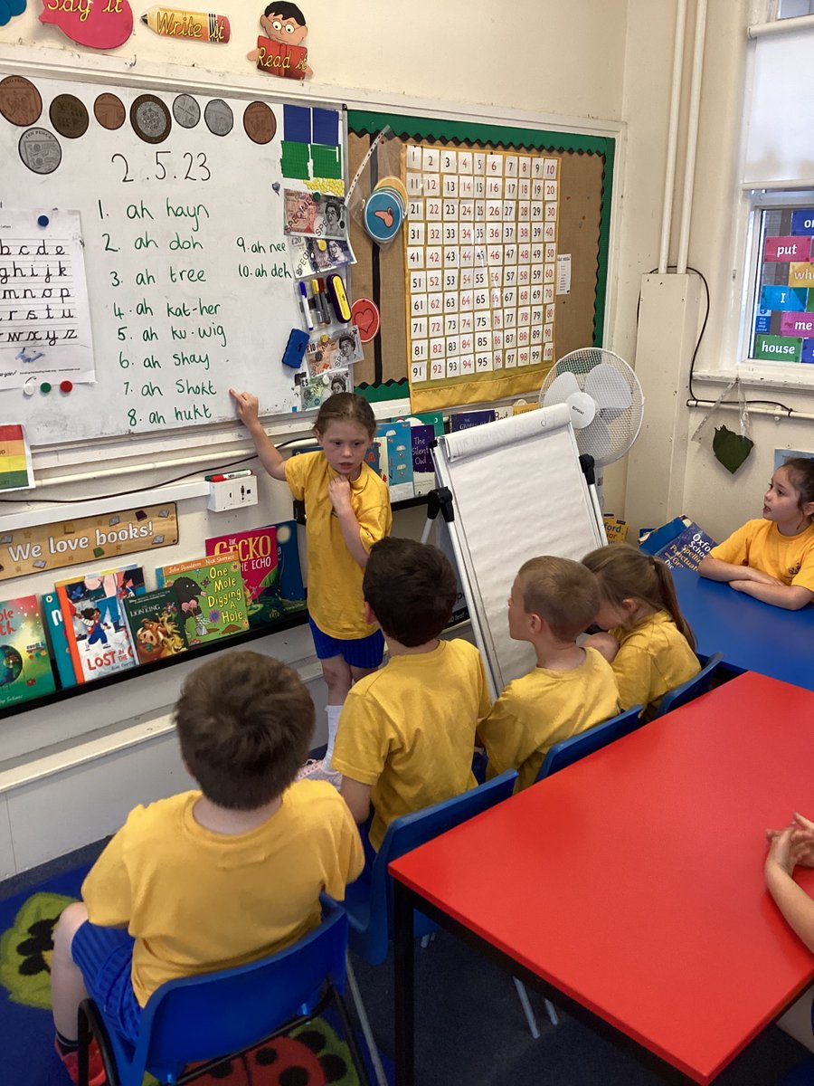 We loved celebrating all the different languages we are so lucky to have in Q2 today🌎 Myself and Mrs Ellison got to put our feet up as we let the children take over the teaching <a href="/QueensCoEURC/">Queen's Park C.E/U.R.C. Primary School</a> <a href="/MrsTaylorQP/">Mrs Taylor QP</a> #welovelanguages