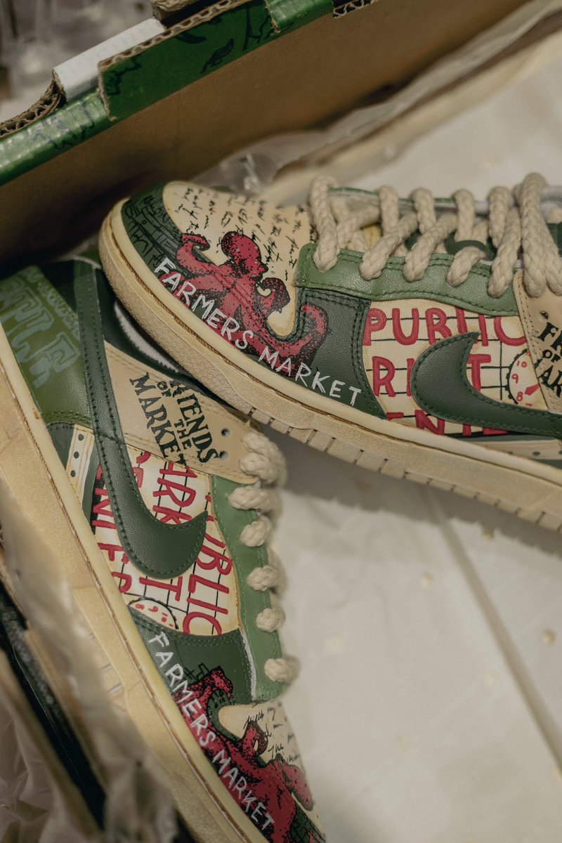 jada_theblock's tweet photo. Dunk Low “Friends of the Market” 🍱
Based on Seattles Pike Place Market
#pikeplacemarket #pikeplacefishmarket #pikeplacefishmarket #pikeplace #seattle #customdunks #customdunk #dunks #dunklow #dunksb #custom #customshoes #customsneakers #vintagedunks https://t.co/7g8Ntd6snp