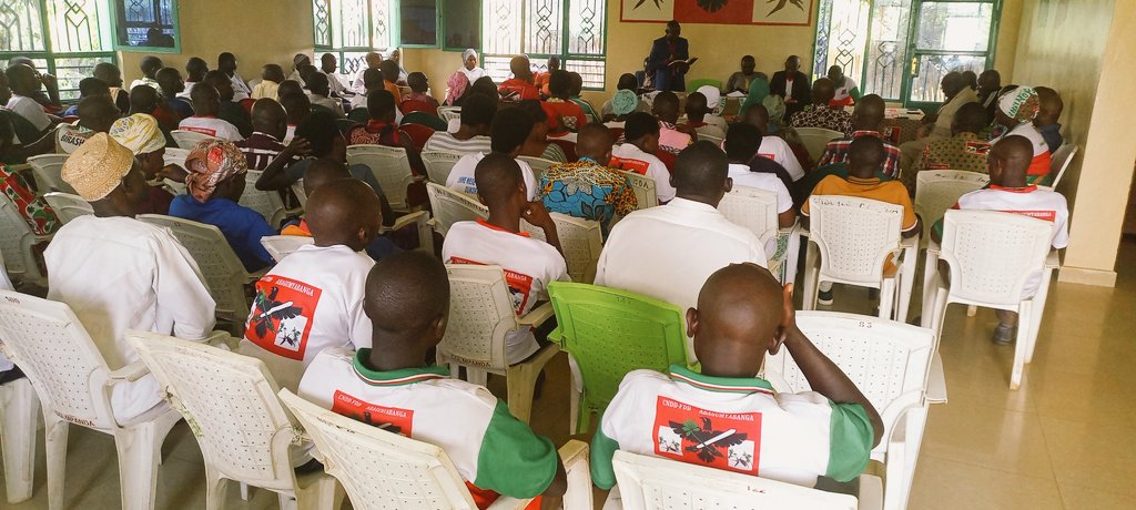 Bujacnddfdd's tweet photo. Bishimikije ijambo ry'urufatiro ryavuye muri
YESAYA 62 :6-7
YEREMIYA 29:11-14, Abagumyabanga b'umugamwe @CnddFdd muri komine #Mpanda
bitabiriye igisabisho mpuzamadini co kurangiza ukwezi kwa #Rusama https://t.co/846ecfvd9O
