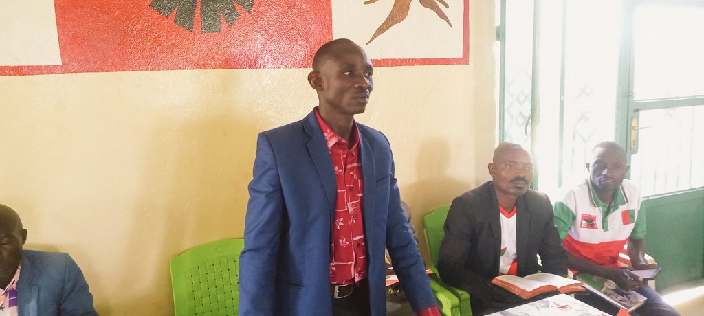 Bujacnddfdd's tweet photo. Bishimikije ijambo ry'urufatiro ryavuye muri
YESAYA 62 :6-7
YEREMIYA 29:11-14, Abagumyabanga b'umugamwe @CnddFdd muri komine #Mpanda
bitabiriye igisabisho mpuzamadini co kurangiza ukwezi kwa #Rusama https://t.co/846ecfvd9O