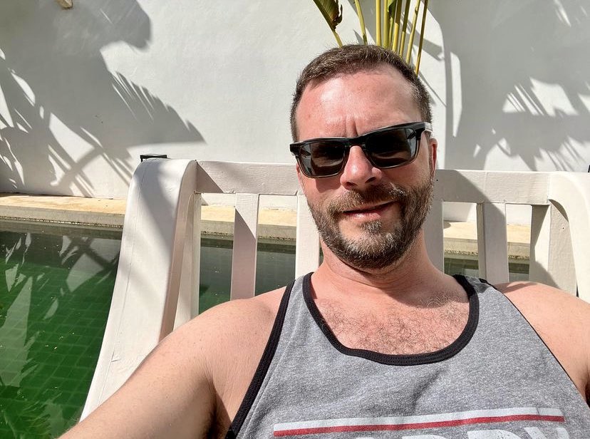 thelatebirds's tweet photo. Our lovely guests during their visits striking a pose by our pool. Can they look more gorgeous 🥰? We are waiting for you!!
.
.
.
📸: @kylerapowell, @jmstonge, @biliabj &amp; @yasilios
👉https://t.co/oRzy6J64N6 

#gay #gayhotel #poolday #gaylife https://t.co/9HjXu5Zr2L