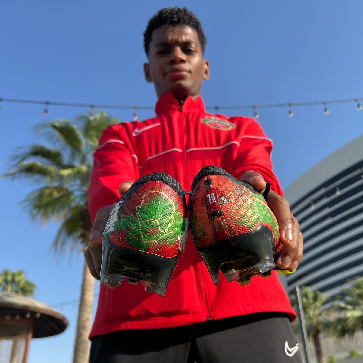 AlexReaR5's tweet photo. Why do I love working with athletes?

It's not just because I get to live my failed pro career through them...promise 😂

It's because it is never boring.

One day @R5SportsMedia  is designing custom boots for @Ya10jr 

The next, we're hyping up a superfight for Jamaine Ortiz https://t.co/Mf9OjWReeH