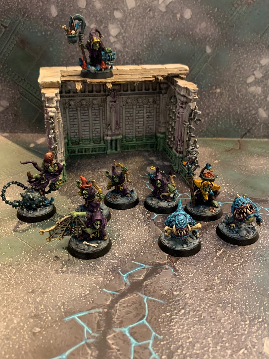 DanielKerr14's tweet image. Finished up a second goblin warband (plus a group shot)