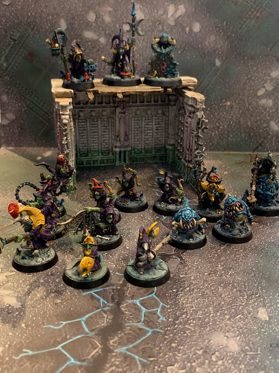DanielKerr14's tweet image. Finished up a second goblin warband (plus a group shot)