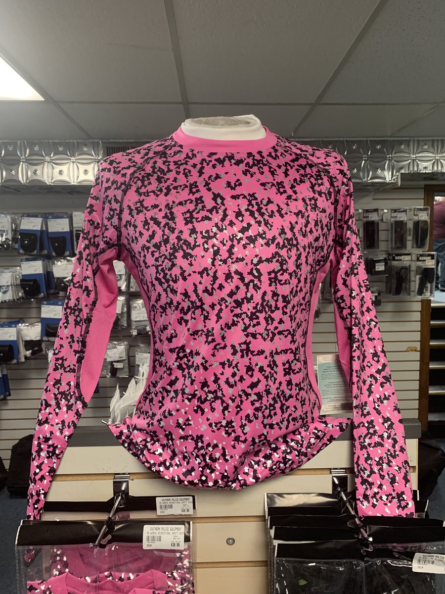 At Southern Gun World, we have reflective long sleeve moisture wicking and ventilated shirts on for $39.99!! Perfect for the hot days ahead! #reflectivegear #shirts #smallbusiness #hotweather