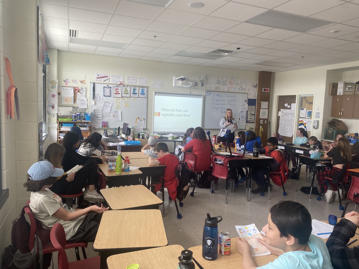 We were very fortunate today to have Registered Dietician Candice Warford in our class for the #MonthOfMunch! She talked about a dietician's role, the importance of different fruits/vegetables, where fruits/vegetables come from, and so much more!  <a href="/GanderElem/">GanderElementary</a> <a href="/activebayman/">Corey Samson</a>