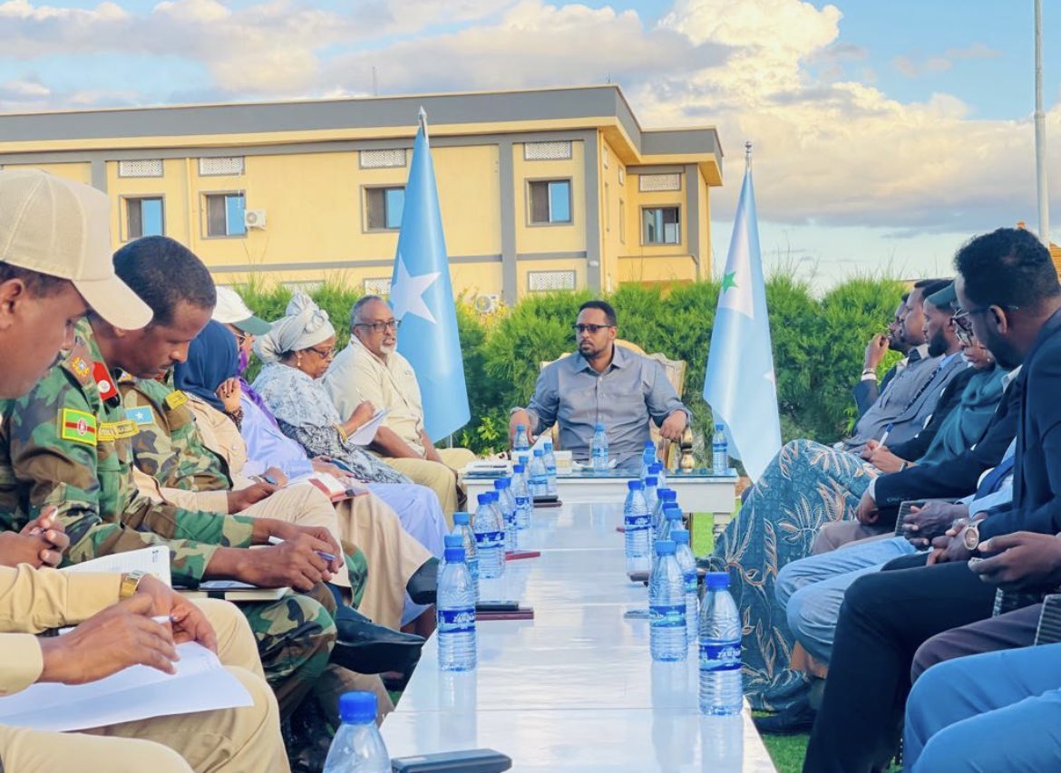 MAWareSO's tweet photo. Pleasure to attend an Stabilization meeting chaired by Excellency @VP_AliEid. Attended by @hon_khadija, @ZakiaHussen, Federal MPs, Galmudug Ministers of Interior, Security, Justice, Health, Education, Gender and Human Rights. SNA Division 21 &amp; Galmudug police commanders briefed.. https://t.co/NMhFMvKn4b