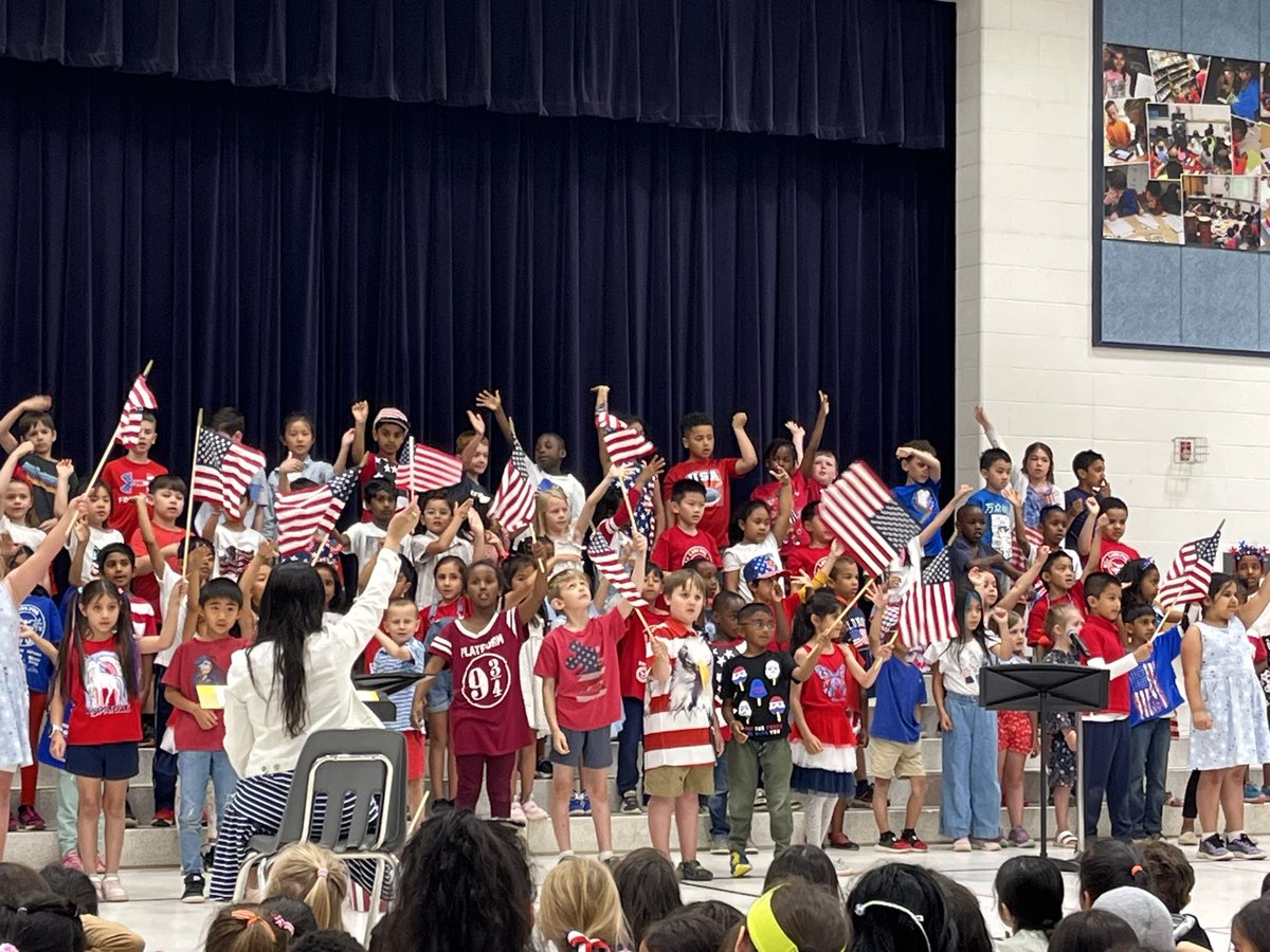 MrsCannon_LIB's tweet photo. What a wonderful Patriotic Show put on by @MsDeMemberMusic, @LouhMusicLCPS and our fantastic first grade students! ❤️🤍💙 https://t.co/Bsb5fjtp2t