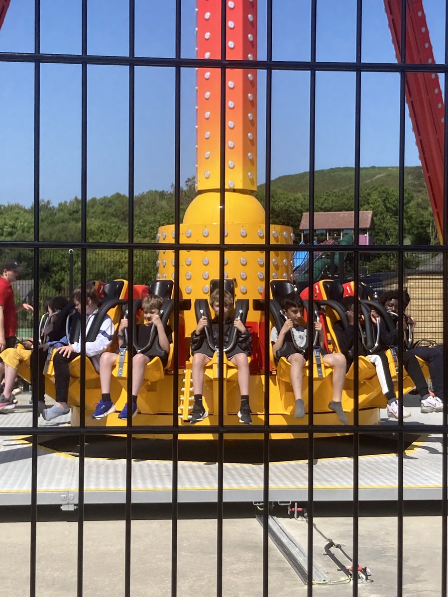 Dinosaurs… crazy rides… water slides and brave children! #IOW2023 #facingfears #rides #experiences @BlackgangChine @stjohnscen20 @LDBSSchools