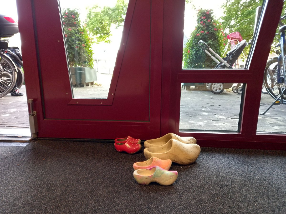 behoudonderwijs's tweet photo. Met een grote groep kinderen, ouders, juffen en dorpsbewoners langs bij de gemeenteraadsvergadering.
Onze stem laten horen.
Bedankt voor het ontvangst!
 @GemDeWolden @IngeNieuwenhuiz 

#💚voortechtenest https://t.co/uKnuWYvSPl