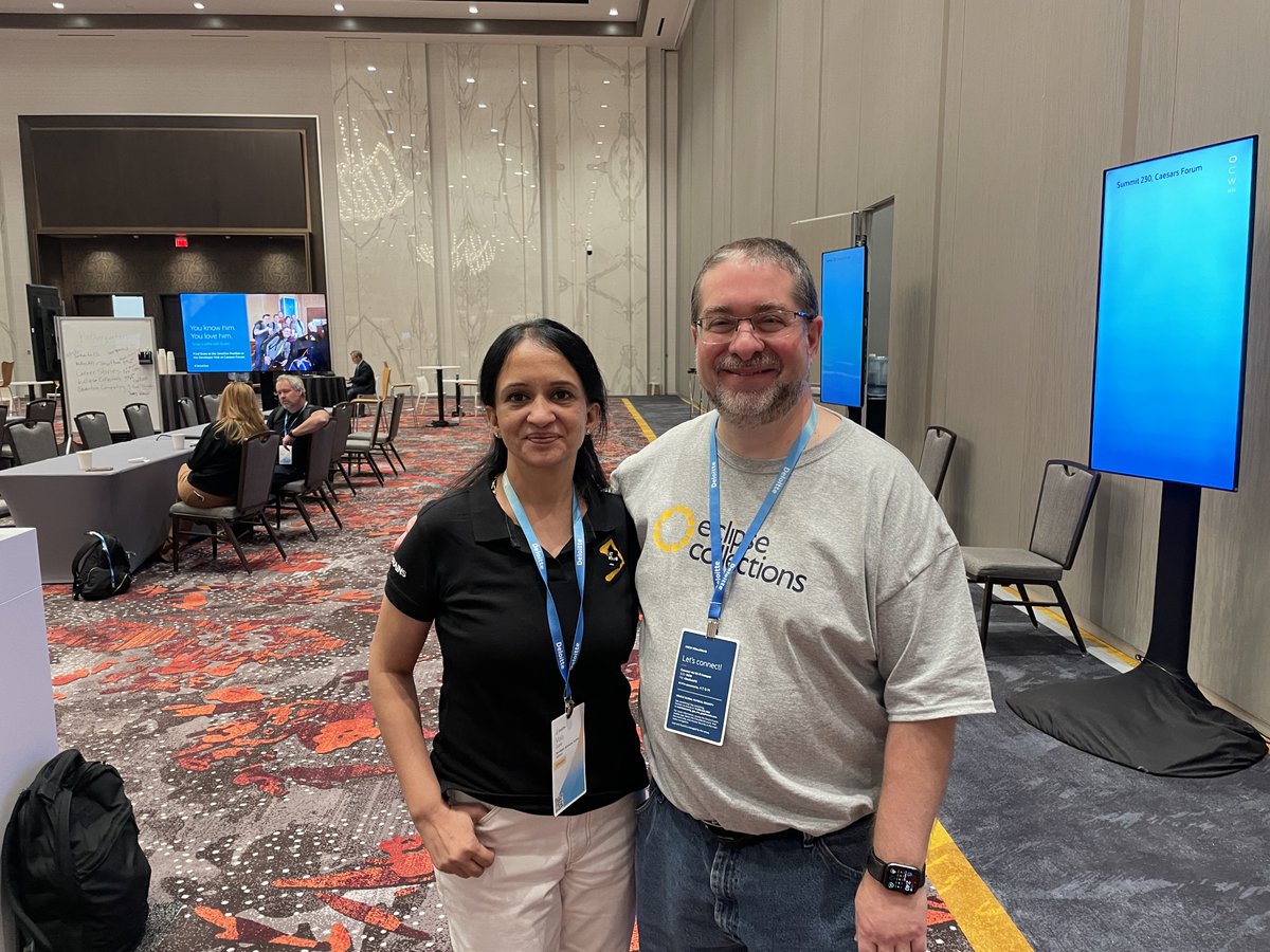 eMalaGupta's tweet image. Happy Birthday, Java! #28YearsOfJava
Photos clicked at @JavaOne 2022 - with @zeichick, @TheDonRaab, on stage for the community keynote (thanks to @jimgris for the photo).