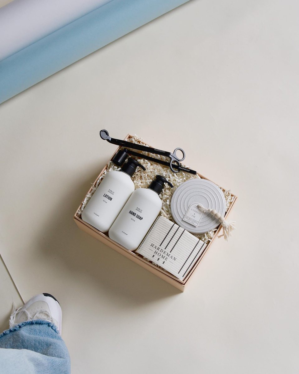 Our NEW HOME box is here and better than ever! ✨Packed with all the home essentials you can think of, this thoughtful curation is perfect for any new home owner🏡📦