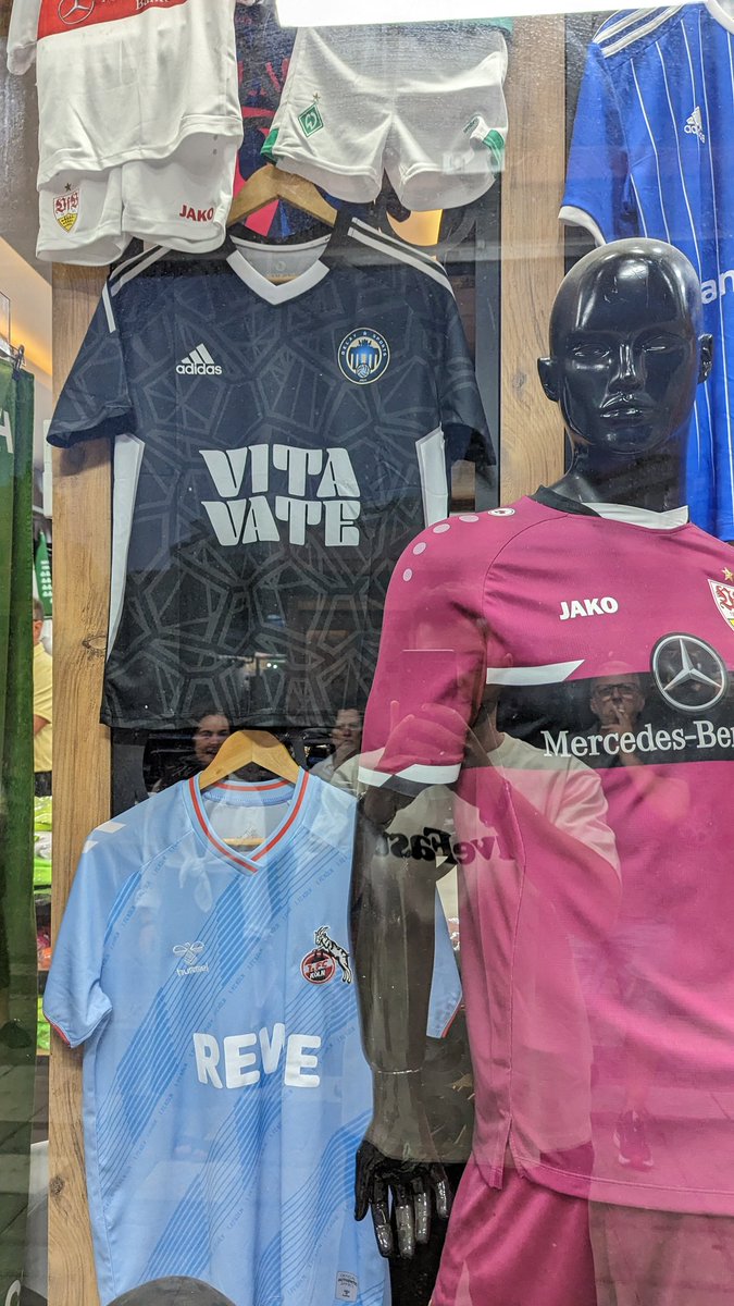 Was man alles so im Schaufenster in der Türkei findet 😂😂 delay sports und vitavate international 💪