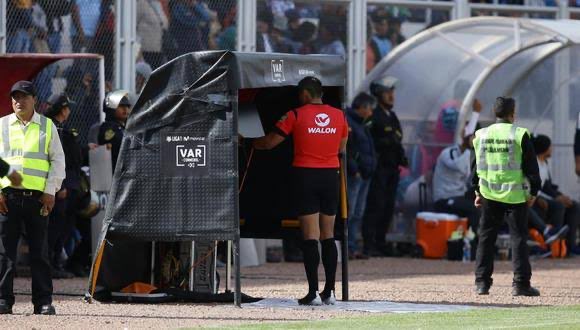 Y bueno…

Al final el VAR no se implementará en las últimas 2 jornadas del #TorneoApertura de la #Liga1 como en su momento comunicó la FPF

Y si estaría contemplado para el #TorneoClausura 

Veremos que pasará con el ‘famoso’ VAR acá en 🇵🇪