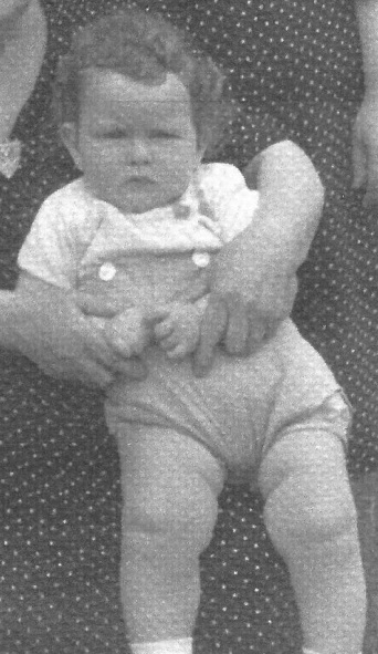 harryhew's tweet photo. 1-year-old Bob Dylan could beat the shit out of 22-year-old Bob Dylan https://t.co/dT3ox8LRbQ