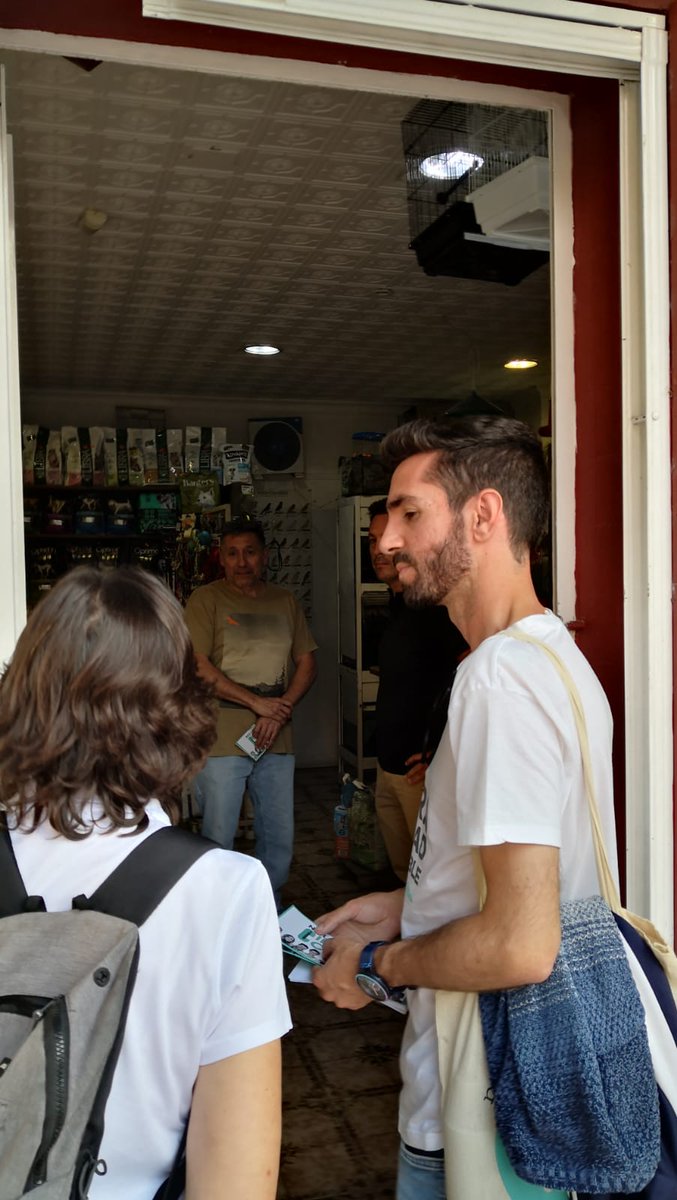 impulsaciudad's tweet photo. Seguimos en las calles, esta tarde por las de San Pedro Alcántara escuchando a los vecinos y las pymes. Porque somos como tú. 
Vota Impulsa Ciudad ✉️🗳️🔑 https://t.co/2Gpb2qAQC3