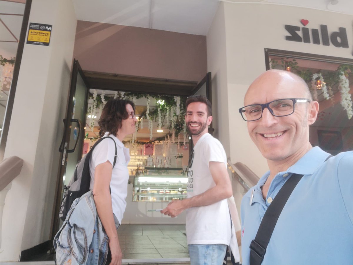 impulsaciudad's tweet photo. Seguimos en las calles, esta tarde por las de San Pedro Alcántara escuchando a los vecinos y las pymes. Porque somos como tú. 
Vota Impulsa Ciudad ✉️🗳️🔑 https://t.co/2Gpb2qAQC3