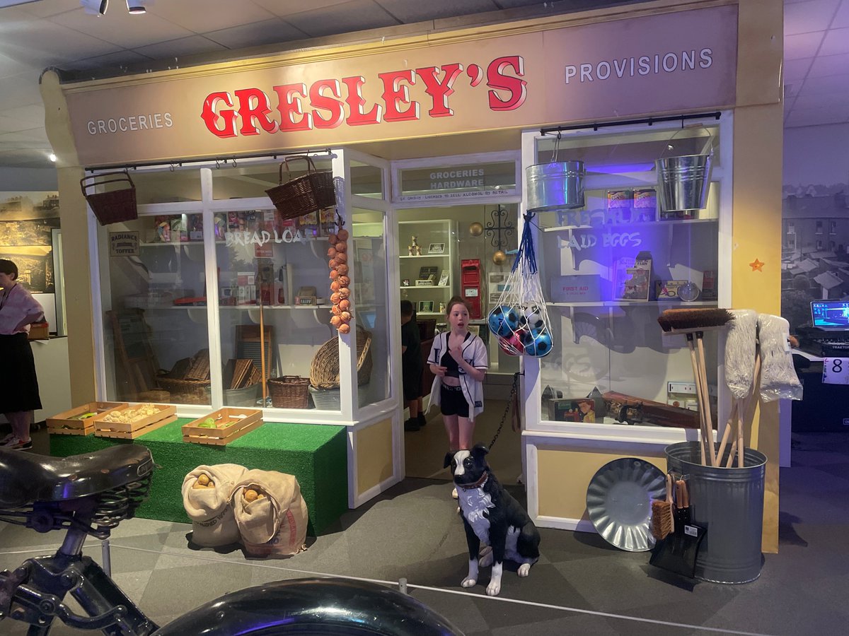 MissRCox's tweet image. Lots to do @MyDoncaster #remakelearning night at #DGLAM 🦖🐍