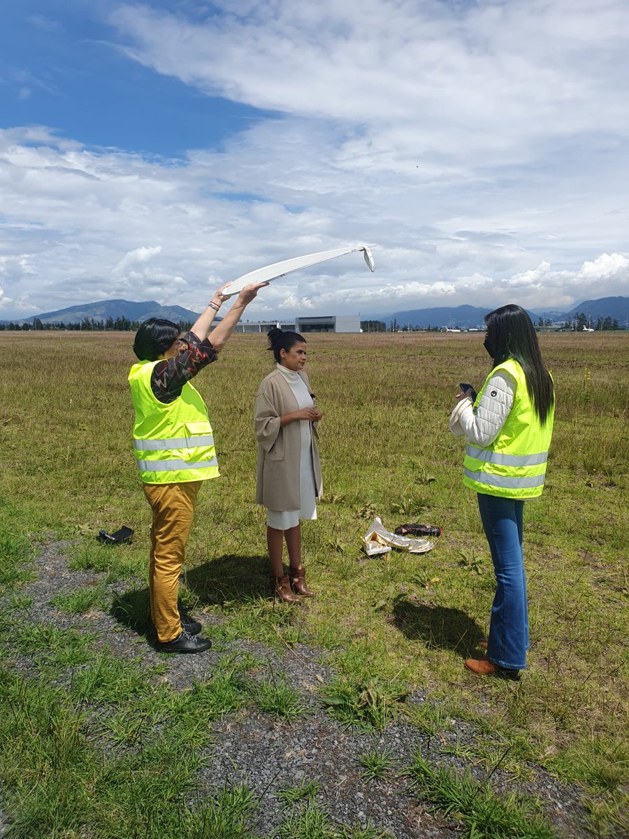 CaluRamon's tweet photo. Una gran explicación de @DanielaMahauad  a @ANDREAMARIN21 de qué son y cómo funcionan las zonas francas y las zedes en el Ecuador.
Un proyecto de #Quito que dinamizá la economía de todo el país. https://t.co/hC8BniEDfE