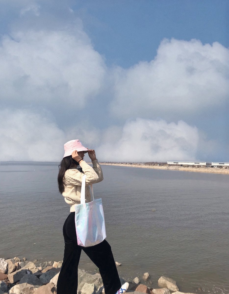 The populace is like the sea motionless in itself, but stirred by every wind, even the lightest breeze