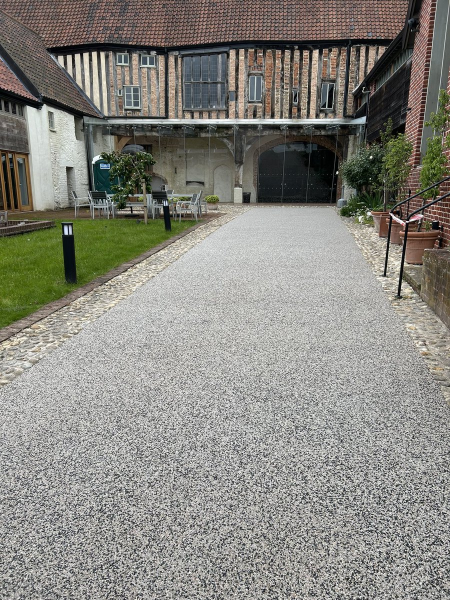 ClearpaveL's tweet photo. New resin bound path complete at historic building in Norwich https://t.co/MRwxgs6OuE