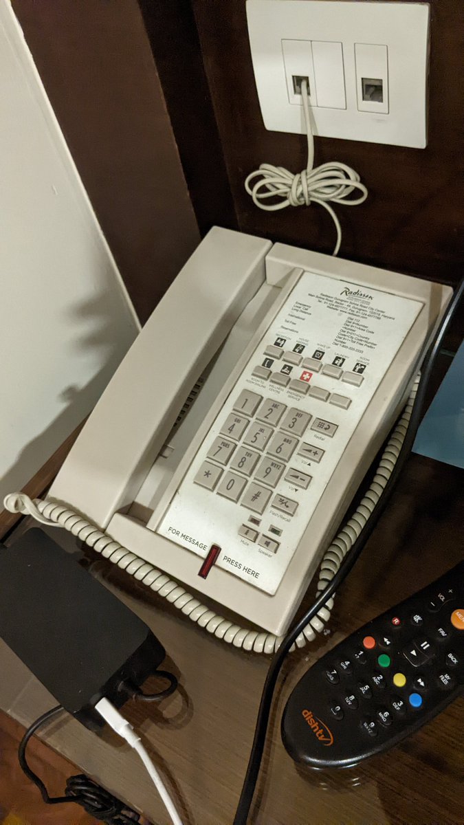 retroblob's tweet image. If you look closely, there is a wake up alarm button and i have placed a morning alarm just like 20 years back one would do in pre mobile era