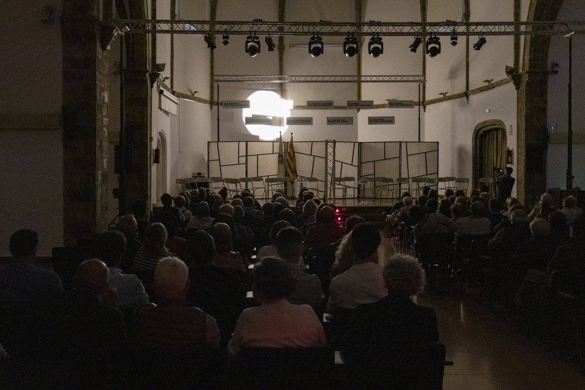JuntsXlaSeu's tweet photo. La Sala Sant Domènec acull aquest vespre l’acte final de campanya de #JuntsXlaSeu. Estem acompanyats de la gent de #laSeu què somiem viure en un municipi excepcional i sabem que #laSeuQueEtMereixes és més que un simple desig, és una realitat que podem fer junts aquest #28MlaSeu! https://t.co/ojM0BCY7XG