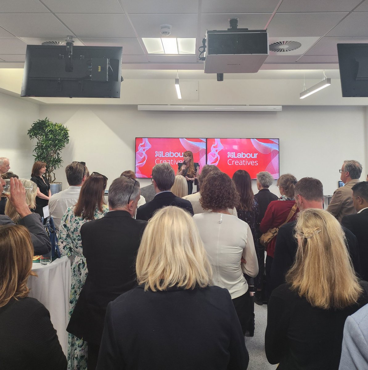 Delighted to have the privilege of representing @HelloAgent_ at tonight's launch of @UKLabour Creatives with @ITV and the powerhouse duo @LucyMPowell and @AngelaRayner! It's fantastic to be in a room brimming with Northern creative leaders! #LabourCreatives