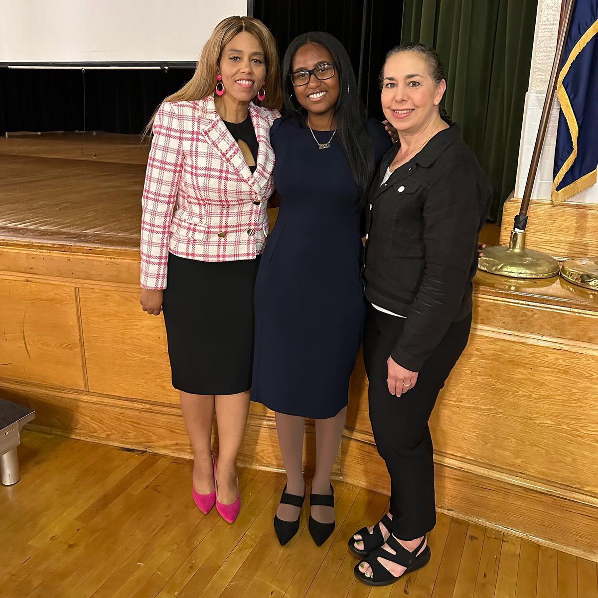 Ashley, a junior at Pleasantville HS, has volunteered with us since 8th grade. Watched her shine as a panelist at the <a href="/WestchesterDCMH/">WestchstrMentlHealth</a> &amp; <a href="/FamilyTiesInc/">Family Ties of Westchester, Inc.</a>  Myra Alfred’s Roundtable promoting system of care! So proud of Ashley and her dedication to CODA💚🤍🖤 #CODAconnects #BeTheLink
