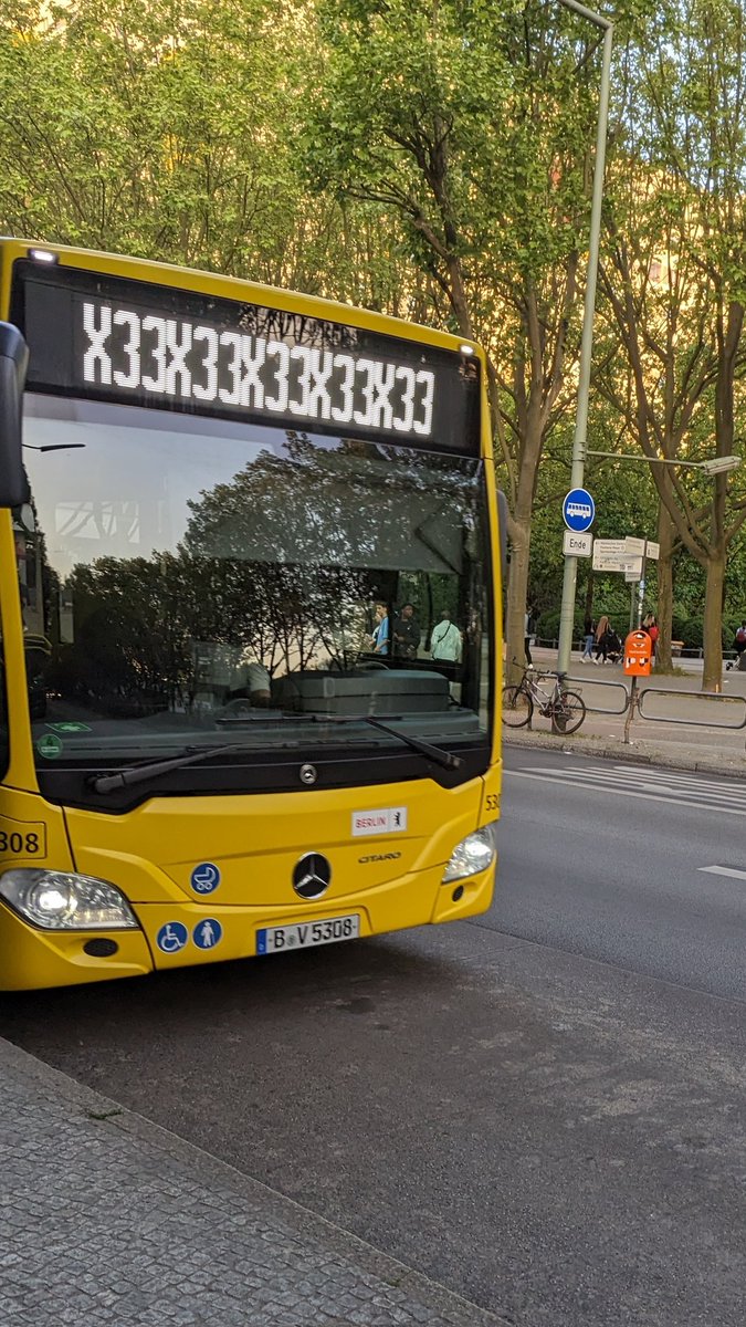 Wenn der Busfahrer zum wiederholten mal ansagen muss, welche Linie er abfährt. 🤣🤣
<a href="/BVG_Kampagne/">Weil wir dich lieben</a> <a href="/BVG_Bus/">BVG Bus</a>