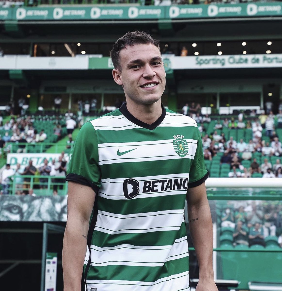 Manuel Ugarte situation 🚨🟢🇺🇾

◉ Paris Saint-Germain have sent first bid to Sporting but different payment terms than €60m release clause. Not done yet.

◉ Chelsea are absolutely into the race — Ugarte is one of the names for new #6, list includes Caicedo.

◉ Mendes, on it.