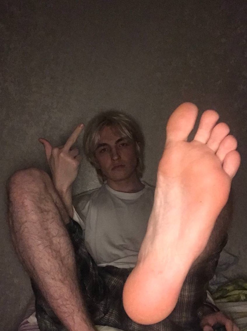 TeenmasterKir's tweet photo. 1rt = 1 👅 
dm for more 
#findom #footmaster #cashmaster @RTfootmaster @RTGamePromo https://t.co/BPQMZRpxGt