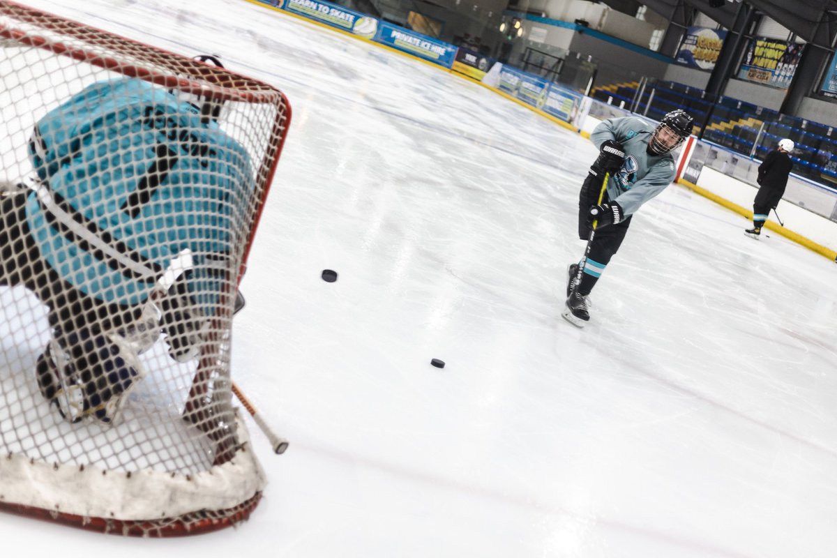 #1 🥅
CHESHIRE PISTONS IHC 

Coming the end of my 2️⃣nd season for the pistons all we have left 
❗Bone idle summer shield 🛡️ tournament

❗ Nottingham cyclones @ home 

❗ Bradford ice wolves @ home 

❗Charity end of season match 

Then roll on season 2️⃣3️⃣/2️⃣4️⃣

#icehockey