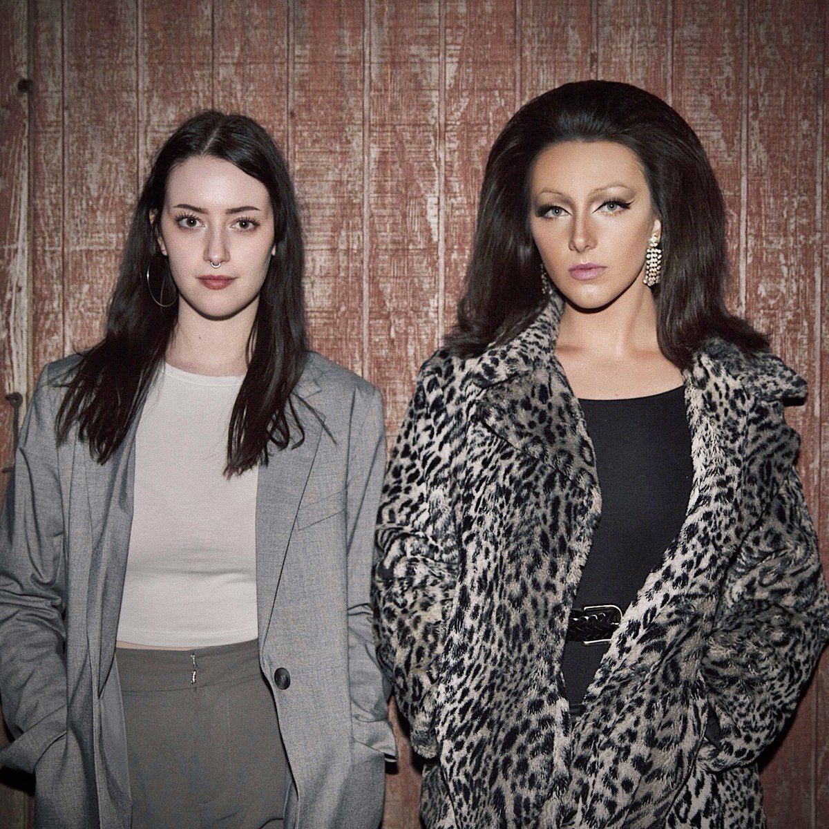 altsuite's tweet photo. 💎💎💎

#rockmusic #rockduo #gothrock #classicrock #girlband #retro #photoshoot #altsuite https://t.co/eNwb6haXS5