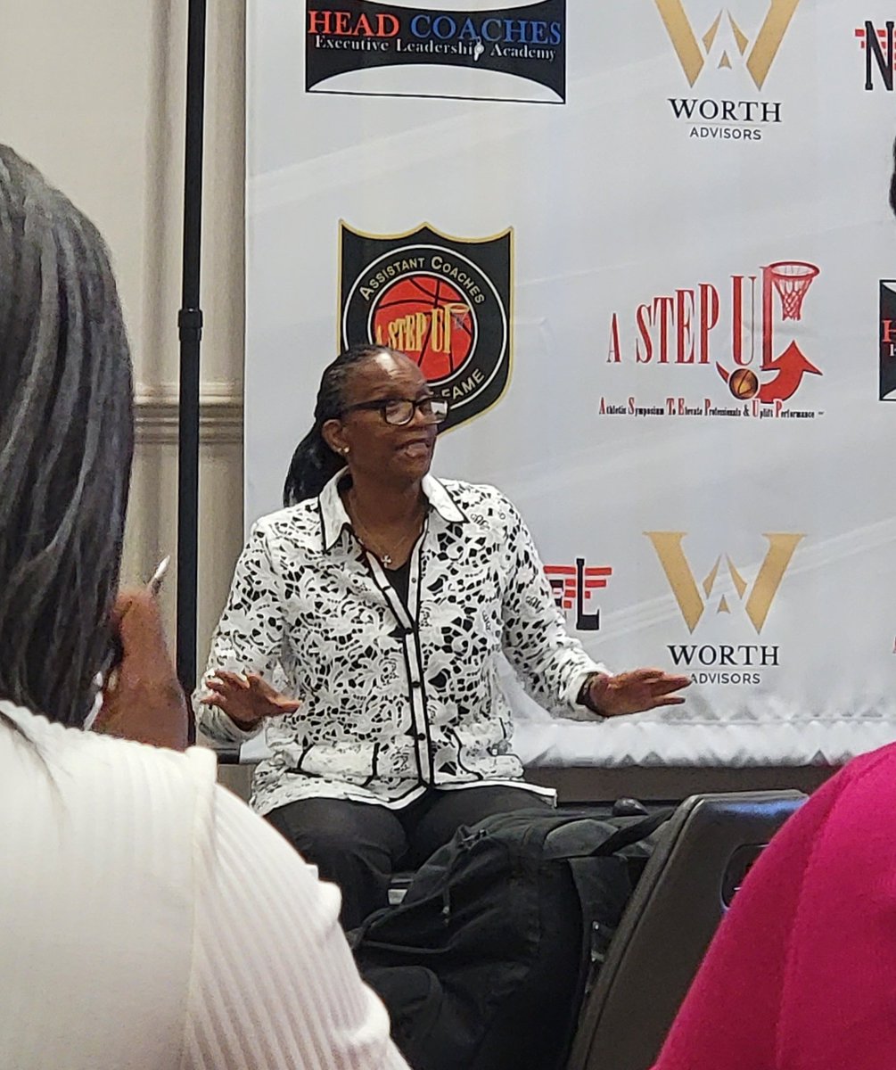 CghrMedia's tweet photo. ๐ #CGHRMedia
#AStepUp
@AStepUpFHA #HCELA
7X National Champion - Bev Kearney - Talks to this #Elite group of Head Coaches about:
Topic: Train competitors, not performers
#LearningFromALegend
@fhallallen
@TexasLonghorns
#NationalChampion @NCAA
#CarolinaGirlsHoopsReport https://t.co/Wy8ofLEdlE