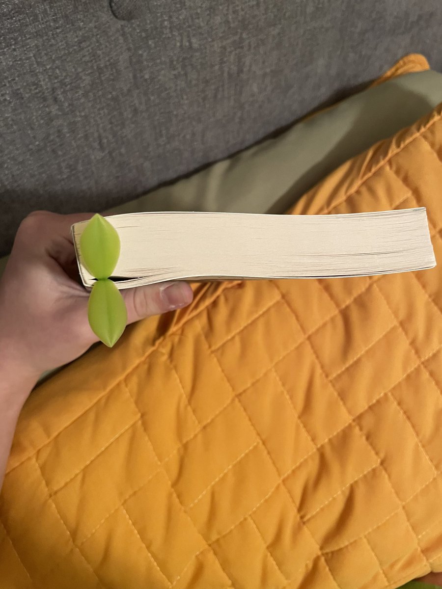 rylesthemezzo's tweet photo. i got these little leaf bookmarks from B&amp;N and they are so cute it looks like a little plant is growing from your book https://t.co/MG5bVbjJfR