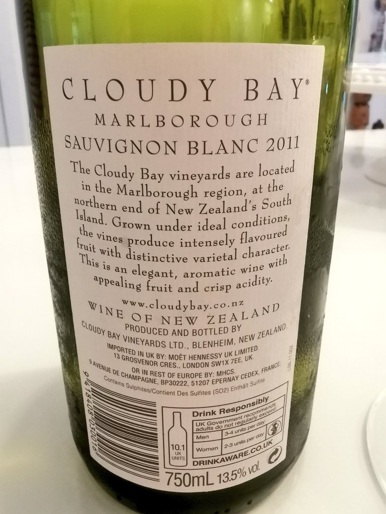 #yearofwine2023 Buy! @CloudyBay Sauvignon B.... But! Put some to sleep for a decade +! Glorious fruit, acidity, now a richness too.. lingering finish.. Still has years to go 2011! @winewankers @wine1percent @SteveKubota @frankstero @jules_mahon @damewine @gailbenzler @Liam3494