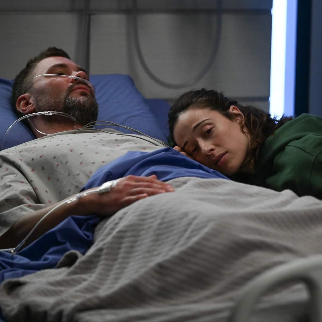 lvjk's tweet photo. Still would like to know if this scene was supposed to air last night or 11x01? Either way we deserve to see it. #releasetheburzekcut
@nbc @NBCOneChicago @WolfEnt https://t.co/V7IEs2VUvP