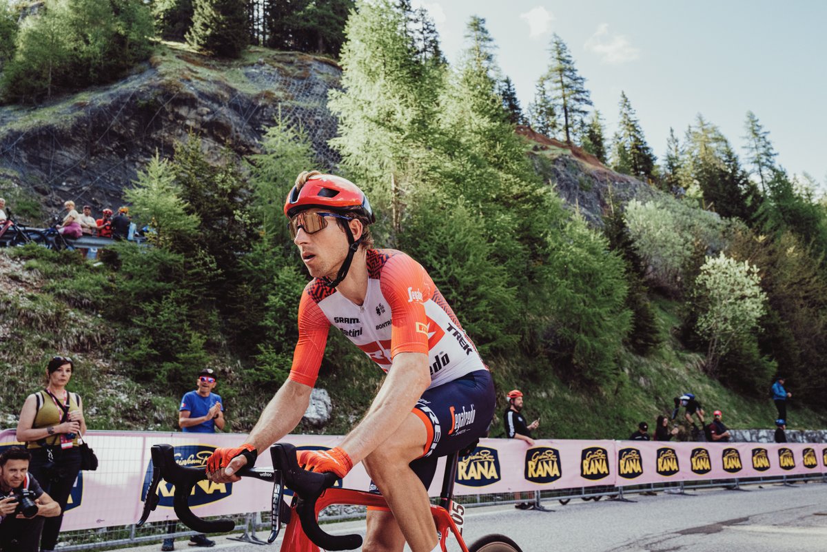 You can't help but loving Dolomites ⛰️😍

#Giro 🇮🇹 #GirodItalia
📷 DanKing