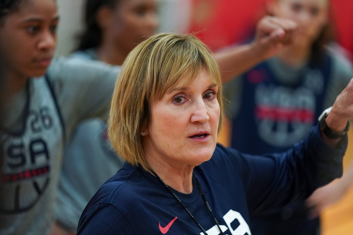 Coach @KamieEthridge is gearing up Team @usabasketball for a run at the 🥇 at the 2023 FIBA Women's AmeriCup!!!

The @americupw will take place July 1-9 in León, Mexico

#GoCougs | #WAZZU