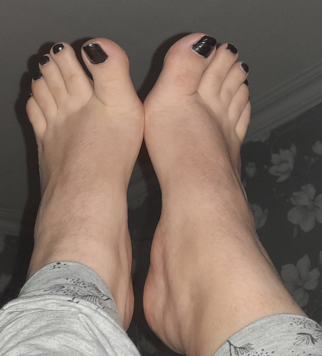MidnightsRaven1's tweet photo. #GothGirl #AltGirl #Feet with black painted toe nails.
#Goth #Alternative #Alt #Bbw #BbwGoth #GothBbw #AlternativeBbw #AltBbw #Piercings #Dreads #BlackToenails https://t.co/b8uziuAtow