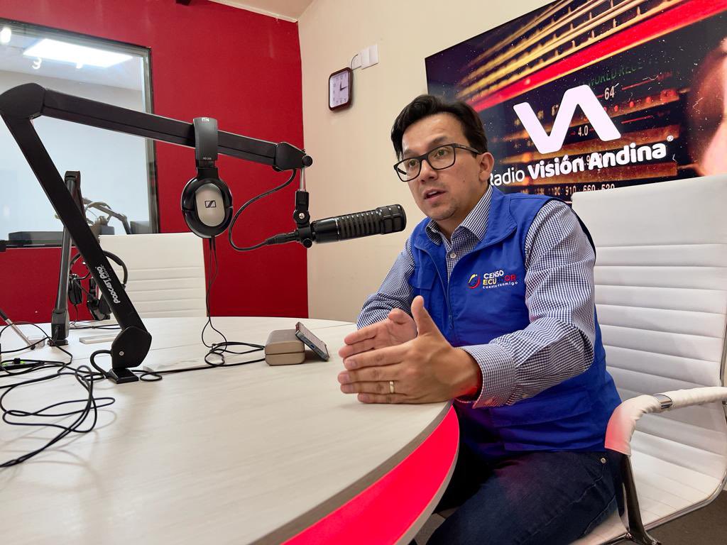 Ecuadorencifras's tweet photo. Junto a 📻@andina_vision, nuestro director ejecutivo @RoberCastillo_A  destacó las innovaciones que se implementaron en el #CensoEcuador🇪🇨:

✅18.000 censistas calificados
✅Uso de tablets
✅1er. Censo en Línea 
✅Preguntas inclusivas y participativas
y más... 

#DatosConfiables https://t.co/F0MhH8gn8K